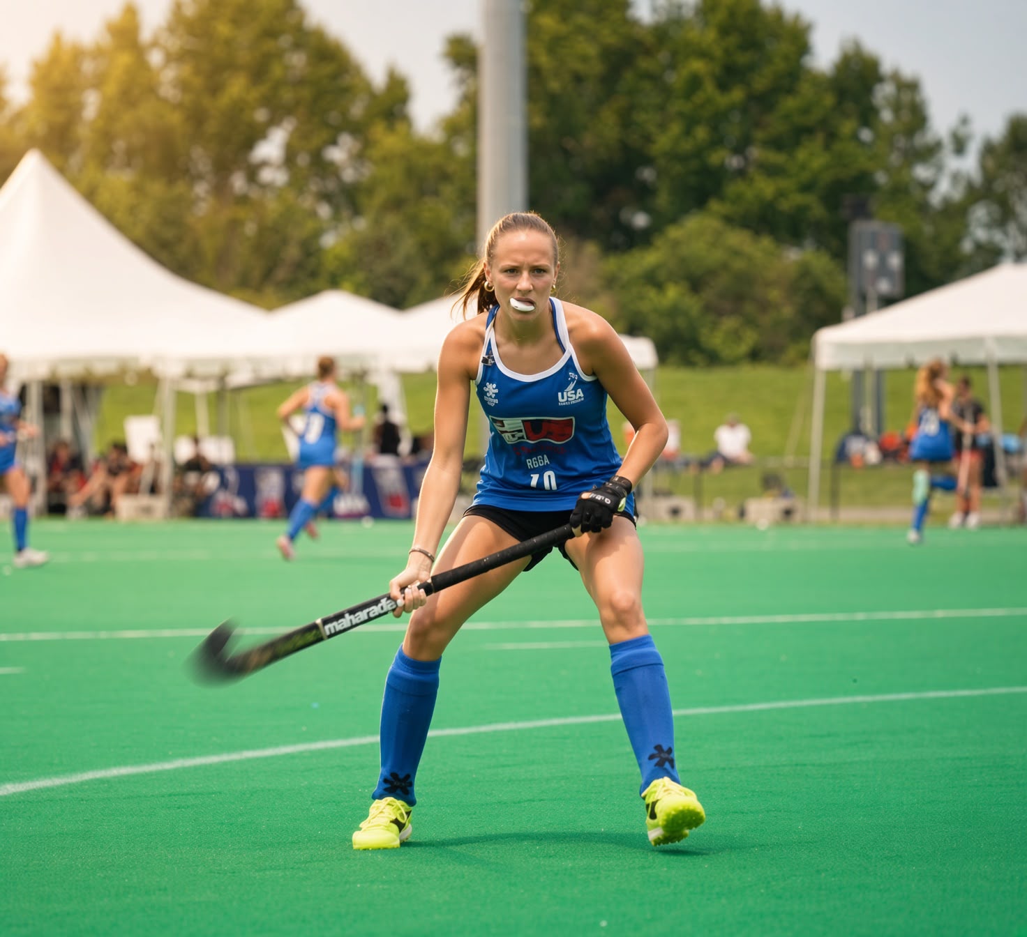 Clara Meccage playing field hockey on the turf